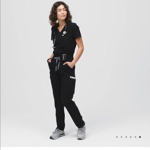 Figs scrub top and bottom black size medium